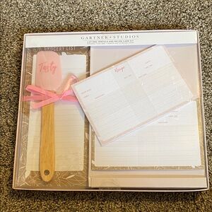Gartner Studios Pink Spatula and Recipe Card Kit